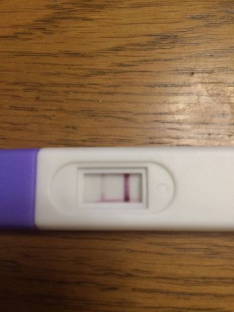 亲爱们,帮我看看!_月经推迟了2天,就买了早早孕