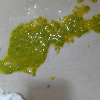 宝妈们我家宝宝的大便发绿色这是怎么回事啊?