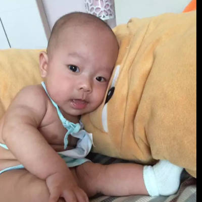 宝宝四个月十天体重6.1公斤,身长63;最近都没怎