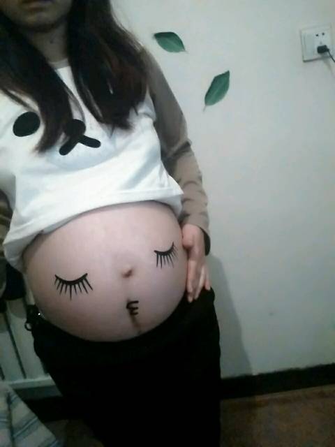 下怀_都怀孕31周了,肚子靠下还不怎么显,穿着