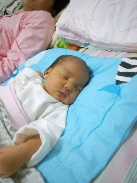 黄疸怎么办?_闺女刚出生一礼拜,白眼球发黄,应