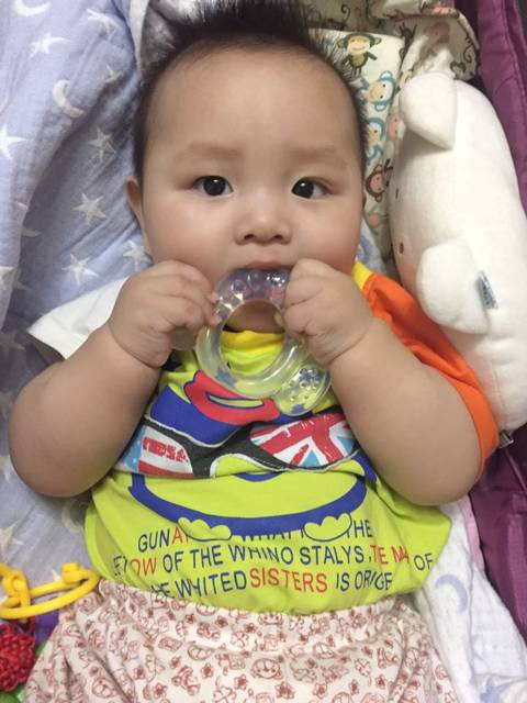 我家的小胖孩儿长牙了_昨天早上迷迷糊糊这小