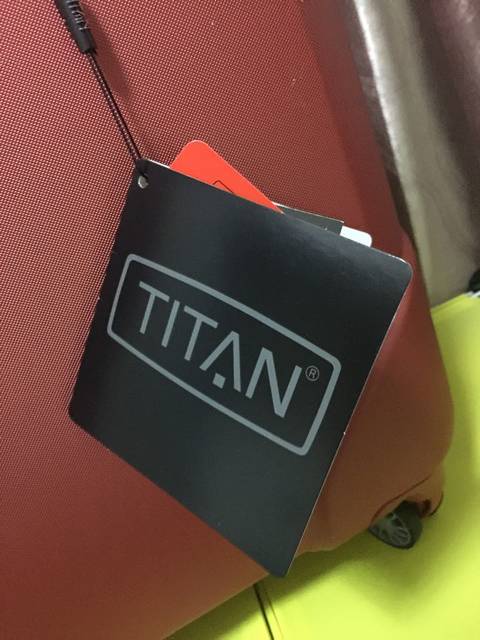 转一个Titan的拉杆箱_招行信用卡商城买的,正品