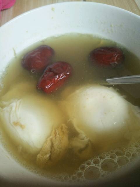 早上吃的_宝宝吃的散鸡蛋和香蕉