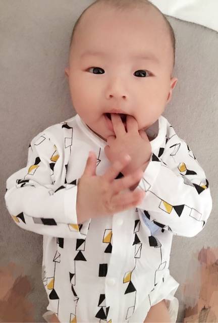 宝宝四个月爱好_纪录宝宝四个月 :体重13.4正常