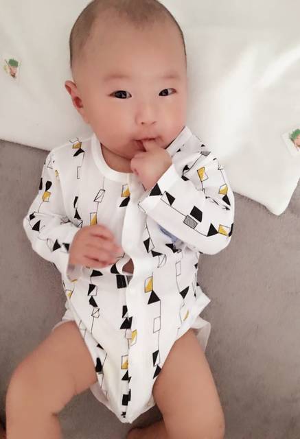 宝宝四个月爱好_纪录宝宝四个月 :体重13.4正常