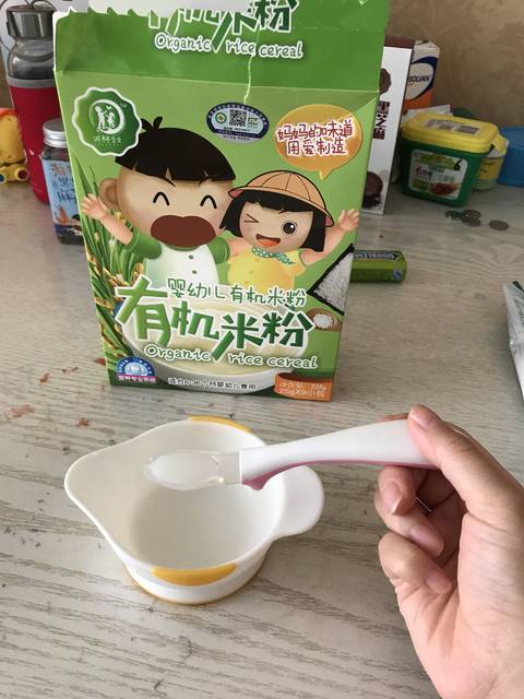 可心第一次吃辅食:米粉_今天9月3号二宝贝第一