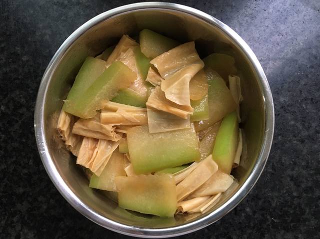 9月7日晚餐伙食_炒火腿,冬瓜焖腐竹,九里香肉