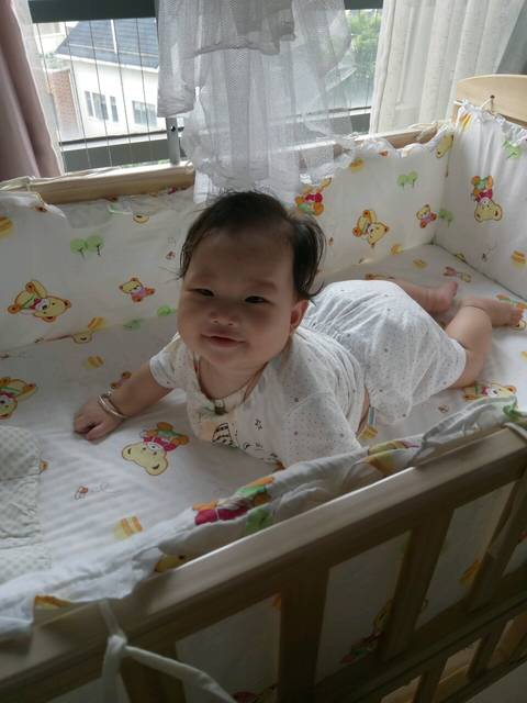 6月宝宝频繁夜醒,不知啥原因_宝宝快6个月了,