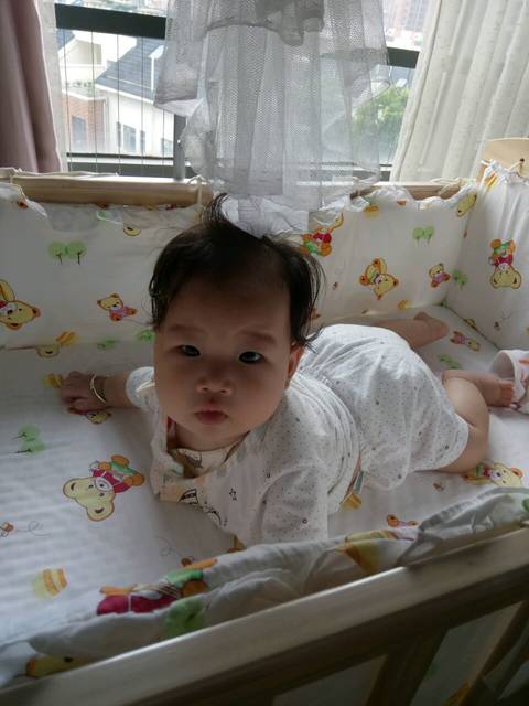 6月宝宝频繁夜醒,不知啥原因_宝宝快6个月了,