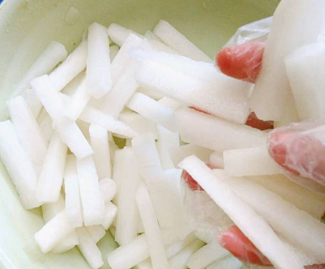 自制酸辣泡萝卜,好吃停不下来