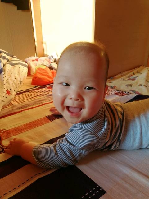 【新手报到】4月圈的宝宝们趴着都会用手掌撑