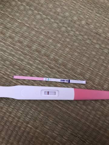 育儿问答 准备怀孕 早上测的秒红两道杠,中午测的就不显了,这是咋回事