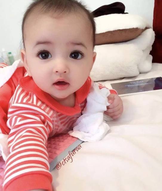 刷爆朋友圈的网红宝宝 颜值逆天