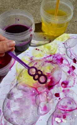 超全的泡泡水配方,在家自制安全更好玩_ 吹泡泡是几乎是所有_宝宝树