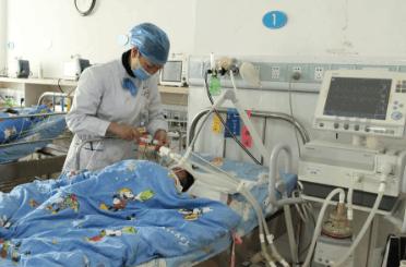 三岁宝宝腿上有淤血家长不在意,住进重症病房