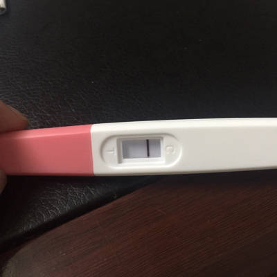 明显的看到今天验还越来越浅了 有水印代表什麼 是怀孕了还是假阳性啊