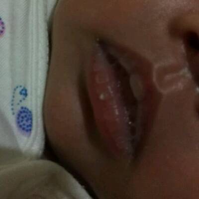 婴儿嘴唇奶泡图片图片