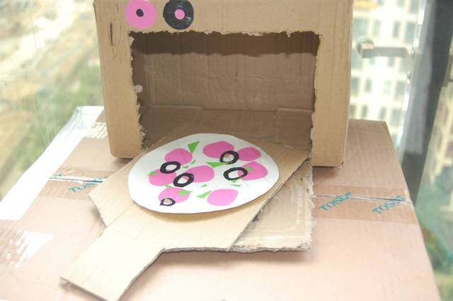 用快递箱纸箱做烤箱给宝宝玩