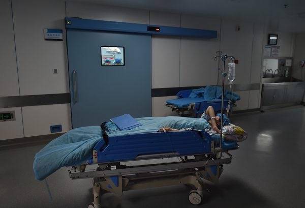 【宝宝出生记】剖腹产手术台上顺产下7斤8两大闺女