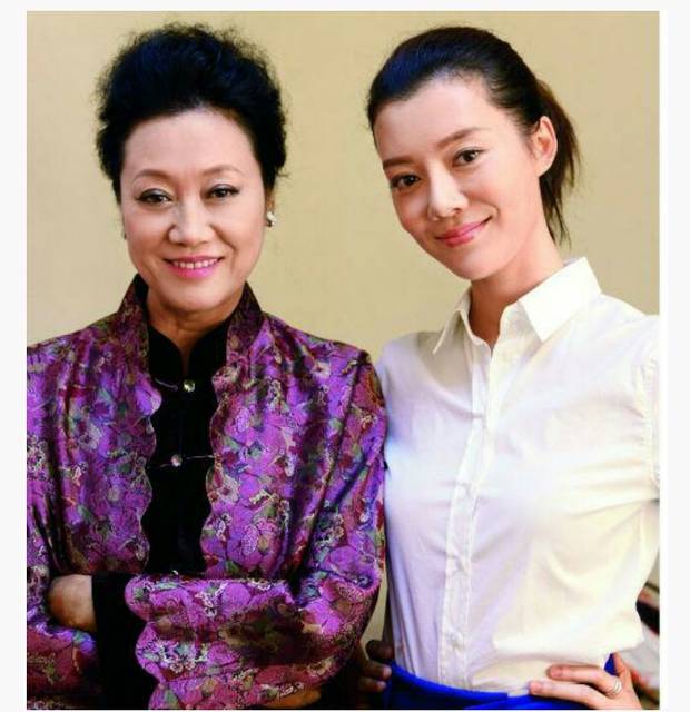 这两位是亲母女