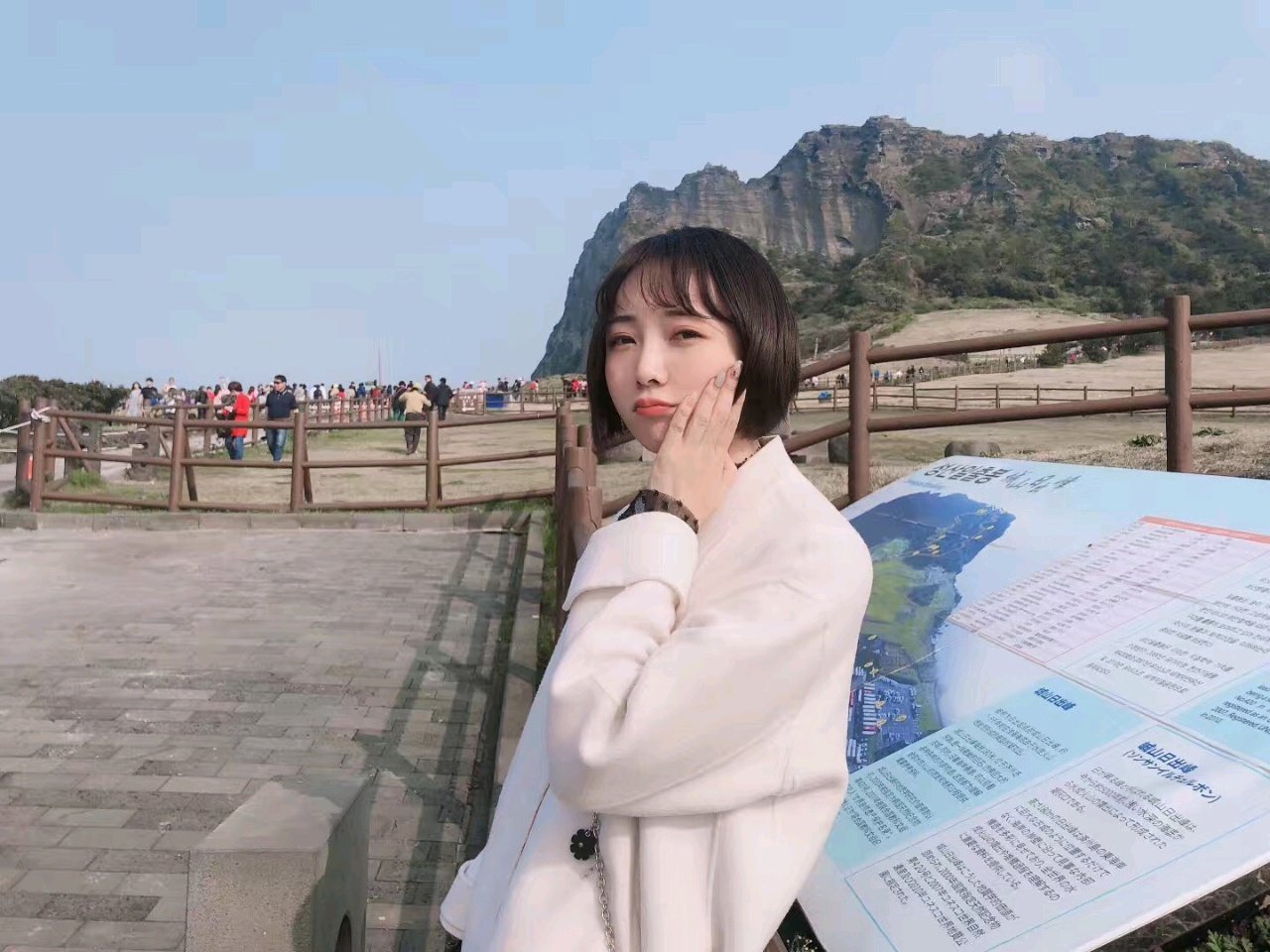 蓝蓝的天空，爱笑的我😘