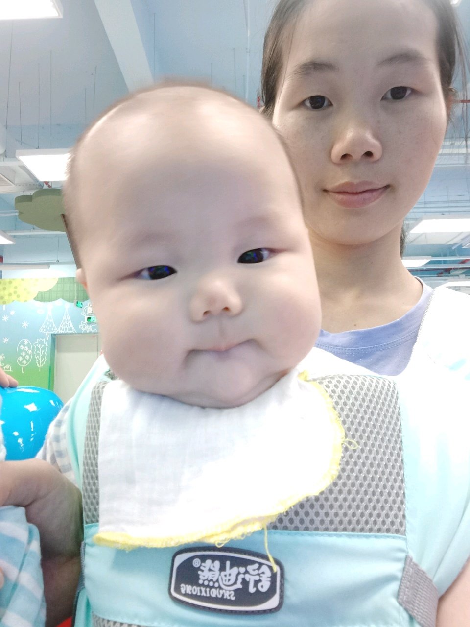有没有快五个月还一直吐奶特别厉害的