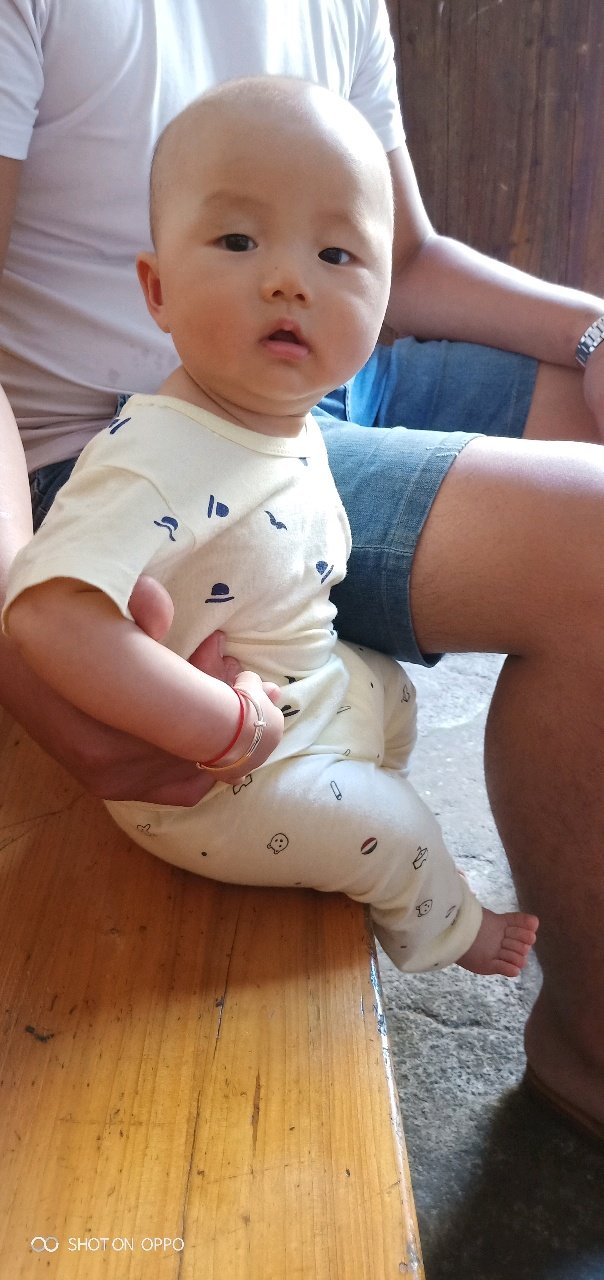 四个月的宝宝，😊