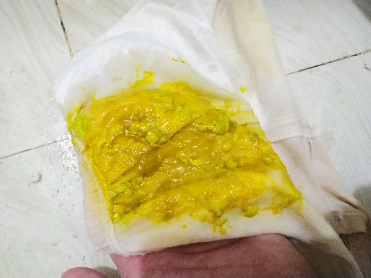 宝妈们，有经验吗？这是是什么情况