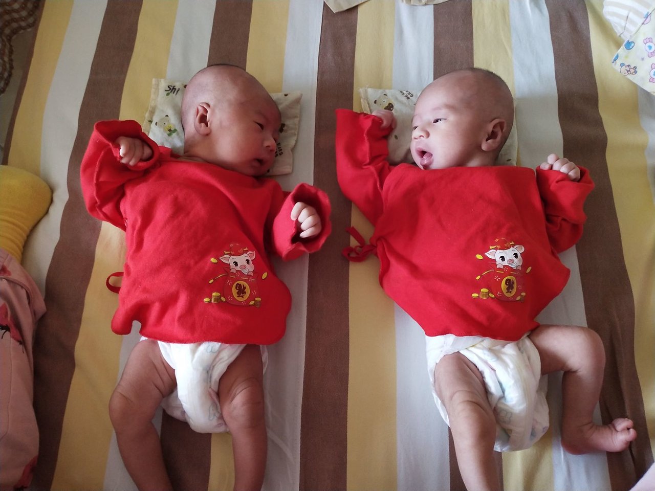 龙凤胎妈妈前来报道 请各位前辈指教