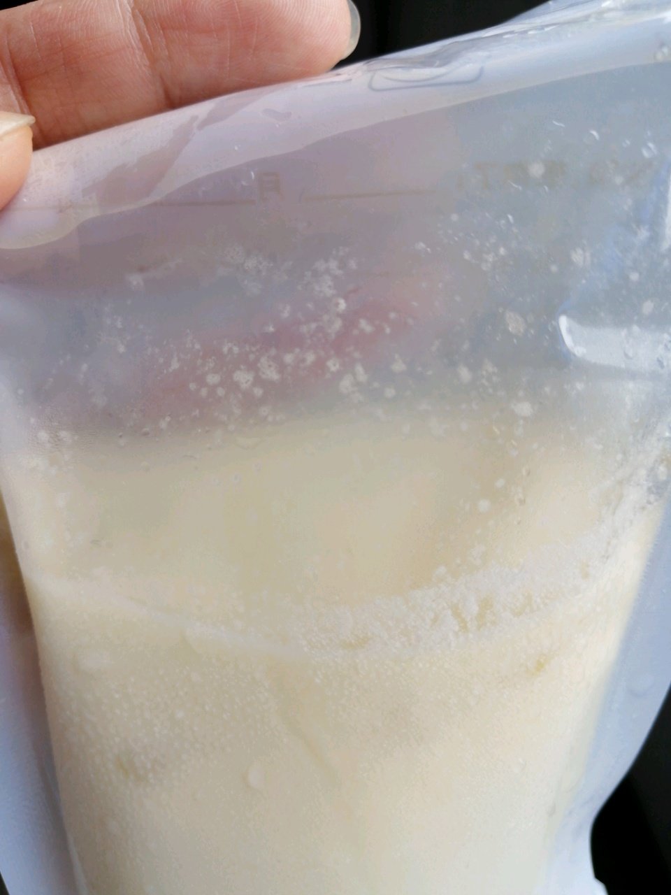 冻奶有奶瓣一样的东西能喝吗