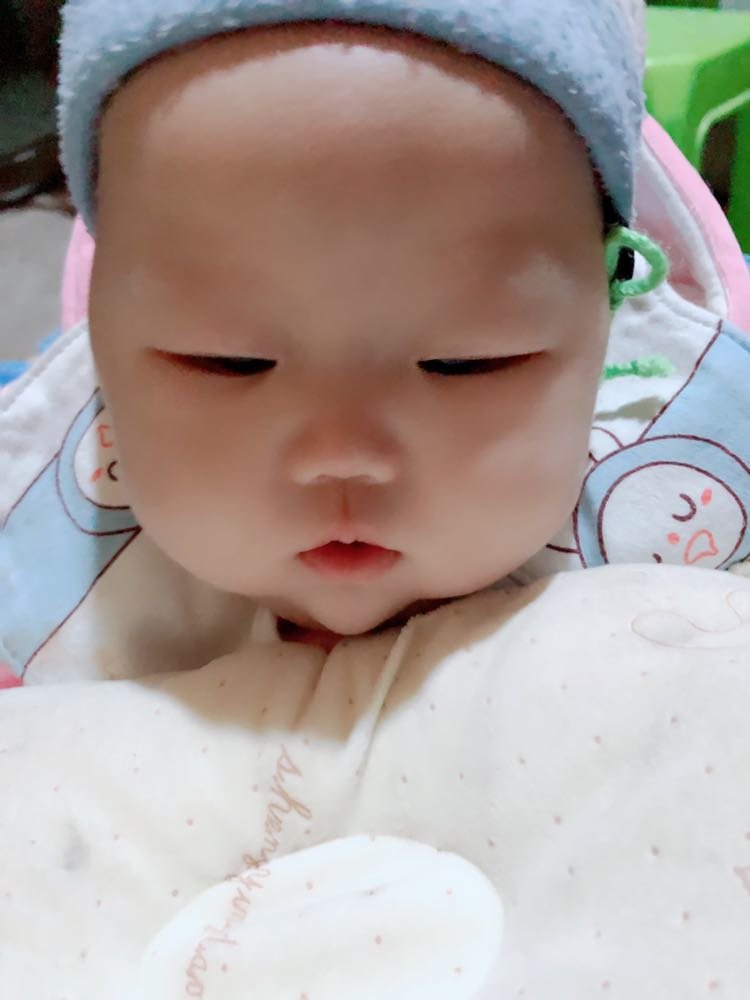 有四月份一个人带娃的宝妈吗