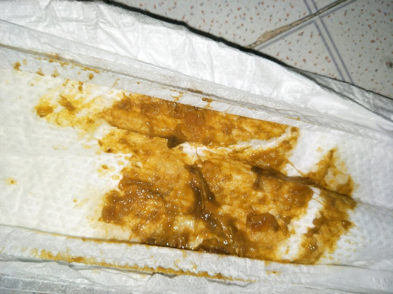 奶粉宝宝这样喝完奶粉是不是不适应的？