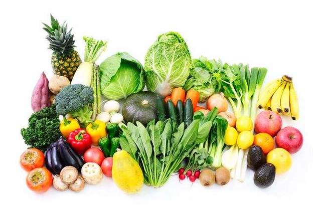 蔬菜水果中,富含有丰富的膳食纤维,多给宝宝吃时令果 蔬,更有益于肠道