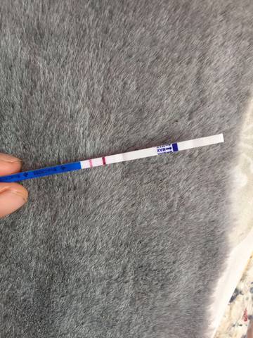 为什么,最近用蓝梦孕知测孕纸,测的总是第二条印记,比第一条深,什么