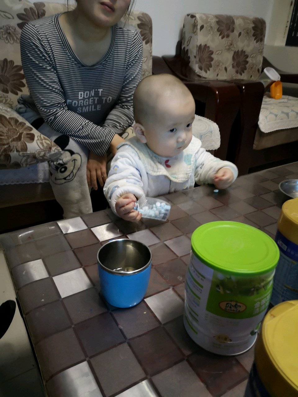 儿子的头，感觉后脑勺怎么这么大呢！