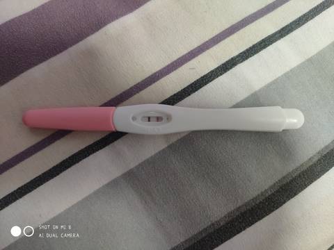 早早孕测试笔测小便 控制线浅反应线深,是怀孕了吗?