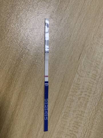 已经孕九周了 早上莫名想用验孕棒再测一下 发现很浅到看不见 这种
