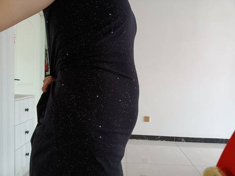 孕马上三个月的肚子有点大,这正常吗?