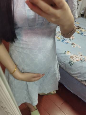 为什么看有些体质瘦的人怀孕前几个月都肚子好小啊,我这个算小嘛,四个