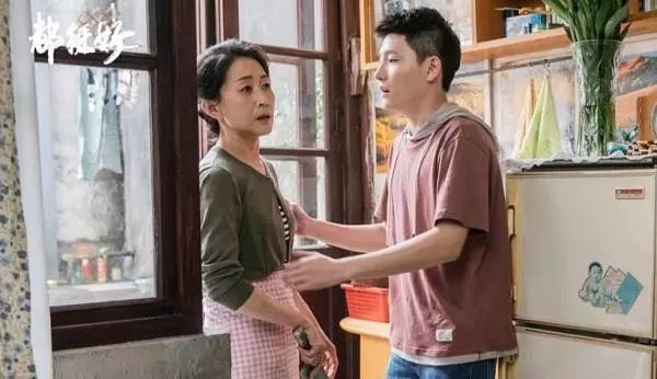 前段时间播出的电视剧《都挺好》可谓再一次把"妈宝男"这个问题点火.