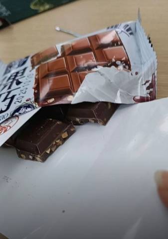 嘴馋吃了坚果巧克力，吃完发现是代可可脂巧克力，吃了38克有没有影响